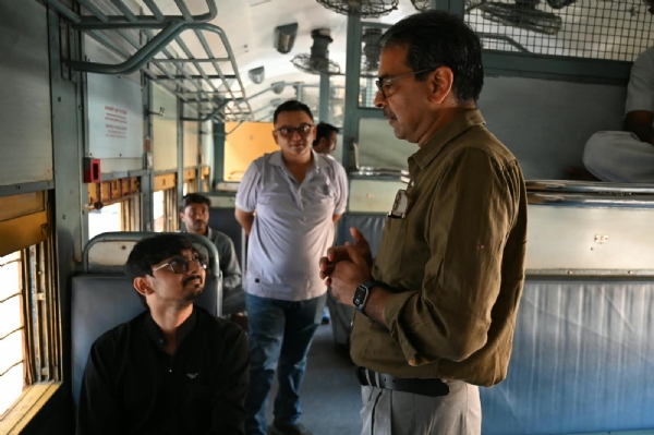 મુસાફરો સાથે જનસંવાદ કર્યો