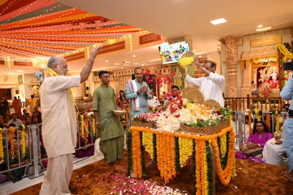 સાંદીપનિ વિદ્યાનિકેતનમાં નવરાત્રિ અનુષ્ઠાનમાં શ્રી કરુણામયી માતાજીનો જળ-પુષ્પાભિષેક મનોરથ યોજાયો. સાંદીપનિ વિદ્યાનિકેતનમાં નવરાત્રિ અનુષ્ઠાનમાં શ્રી કરુણામયી માતાજીનો જળ-પુષ્પાભિષેક મનોરથ યોજાયો.