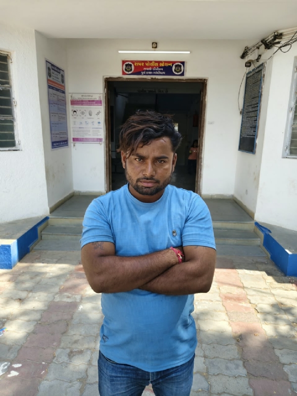 રાપર પોલીસે ત્રણ શખ્સોને ઝડપી લીધા