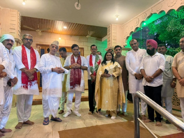 માતાના મઢમાં રાજકીય અગ્રણીઓ