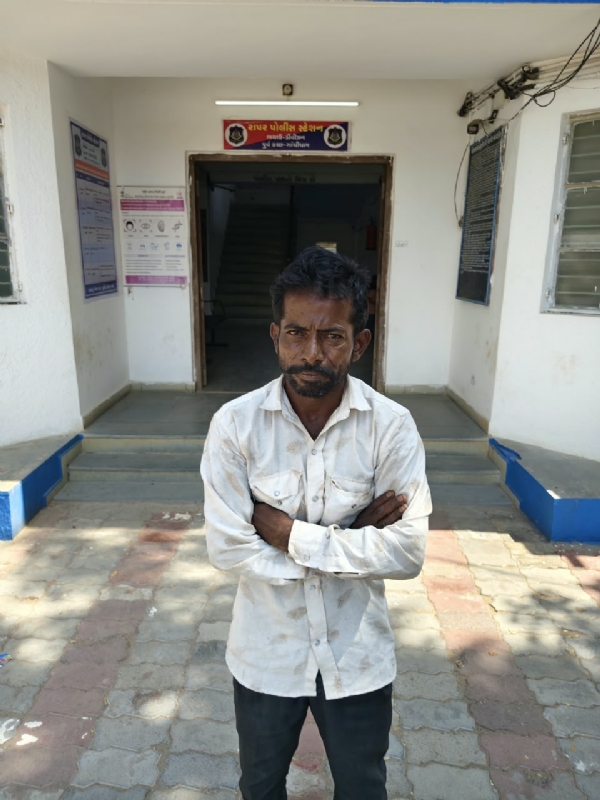 રાપર પોલીસે ત્રણ શખ્સોને ઝડપી લીધા