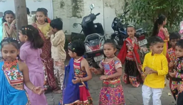 પાટણની ડૉ. પંડ્યા શાળામાં પરંપરાગત વેશભૂષા સાથે નવરાત્રી મહોત્સવની ઉજવણી