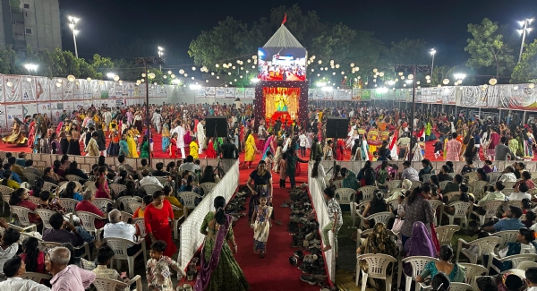અંકલેશ્વર માનવ મંદિર સાંસ્કૃતિક મંડળની નવરાત્રીની મુલાકાત મંત્રી ડો પ્રદ્યુમન વાંઝાએ લીધી