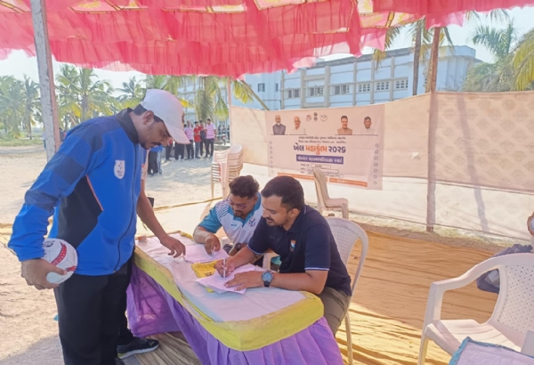 પોરબંદરમાં  ખેલ  મહાકુંભ  અંતર્ગત  મહાનગરપાલિકા  કક્ષાની  હેન્ડબોલ  સ્પર્ધા  યોજાઈ.