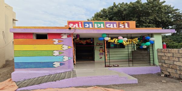 વેરાવળ તાલુકાના સરસવા ગામે નવનિર્માણ પામેલી આંગણવાડીનું લોકાર્પણ કરતા રાજ્ય સભાના સાંસદ માનસિંહ પરમાર