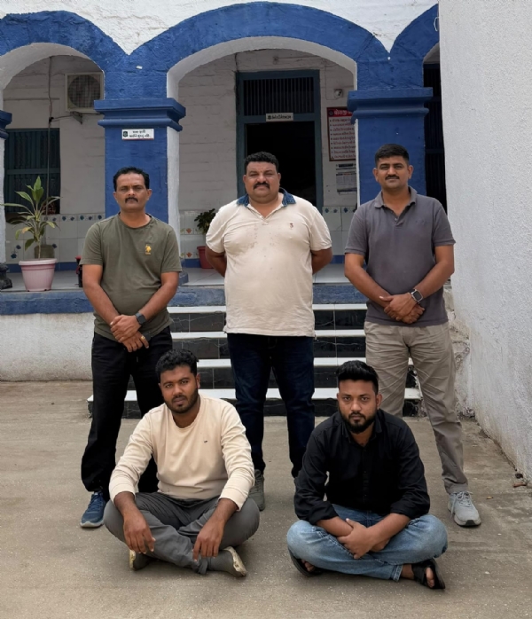 છેતરપિંડીના ગુનામાં નાસ્તા ફરતા આરોપી ઝડપાયા