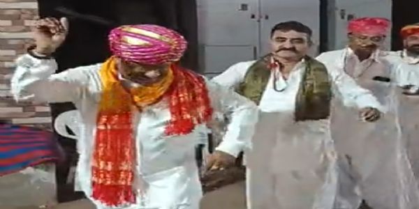 હારીજના દરબાર વાસમાં પરંપરાગત પહેરવેશ સાથે રાજપૂત સમાજે નવરાત્રિની ઉજવણી કરી