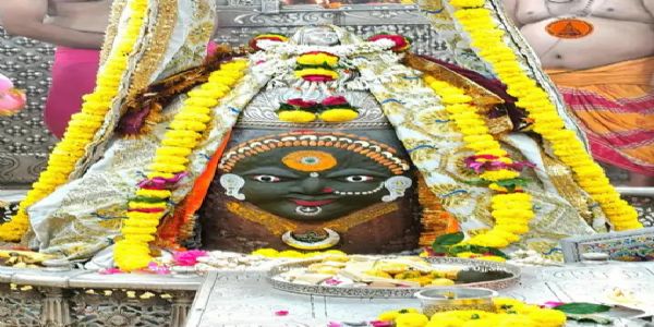 ઉજ્જૈન: મહાકાલનો દેવી સ્વરૂપમાં શૃંગાર, રજત મુગટ અને મુંડમાળાથી સજાવ્યા બાબા
