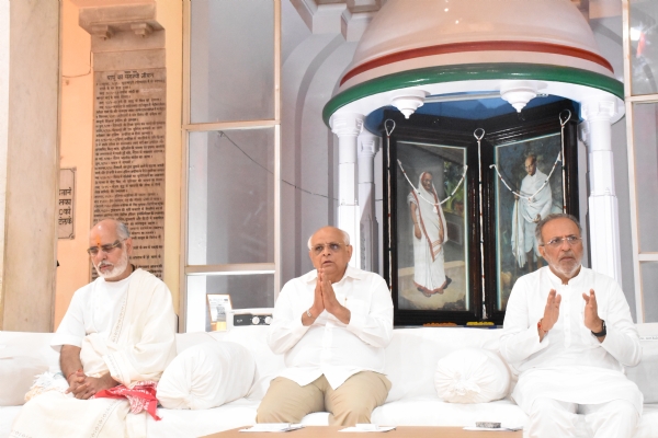 Chief Minister Bhupendra Patel paid homage to Pujya Bapu in Porbandar