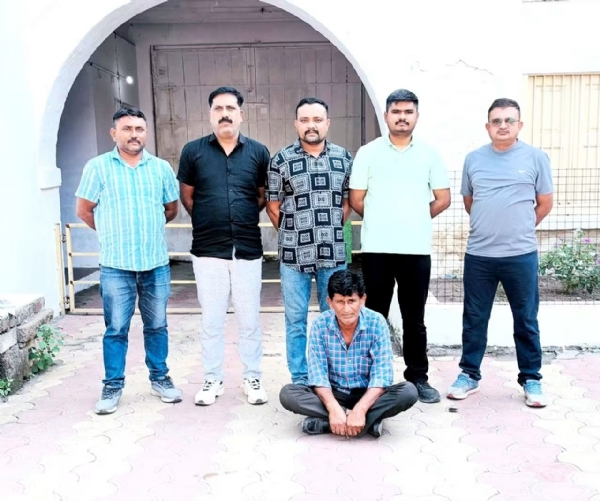સાવરકુંડલા રૂરલ પોલીસના ઘરફોડ ચોરીના ગુનામાં 3 વર્ષથી ફરાર આરોપી રાજસ્થાનથી ઝડપાયો સાવરકુંડલા રૂરલ પોલીસના ઘરફોડ ચોરીના ગુનામાં 3 વર્ષથી ફરાર આરોપી રાજસ્થાનથી ઝડપાયો