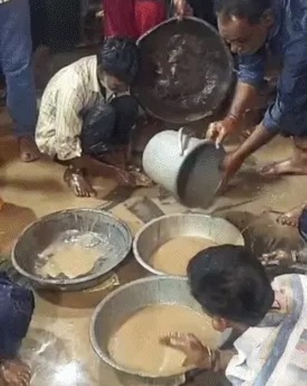 The world famous Rupal in Gandhinagar has returned to the Palli Neej temple, the river Ghini flows on the village roads.