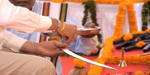 ગાંધીનગર ખાતે વિજયાદશમી પર્વે નિવાસસ્થાને શસ્ત્રપૂજન કરતાં મુખ્યમંત્રી ભૂપેન્દ્ર પટેલ