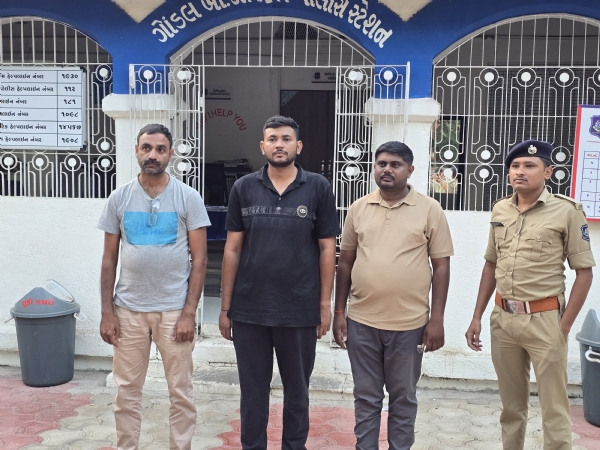 પૈસા પડાવનાર પત્રકાર અને ટોળકી ઝબ્બે