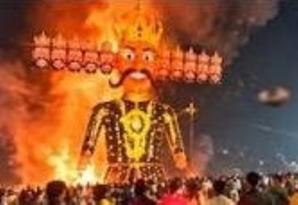 Sudden stone pelting during Ravana burning program in Ambaji