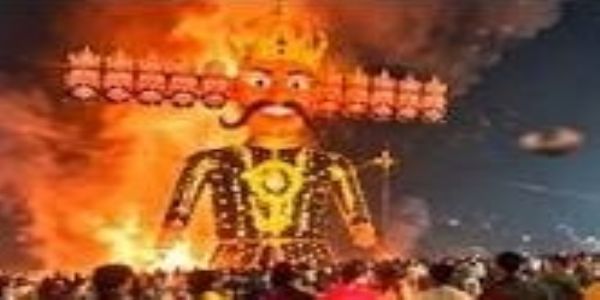 અંબાજીમાં રાવણદહન કાર્યક્રમ દરમિયાન, અચાનક પથ્થરમારો,3-4 લોકો ઘાયલ