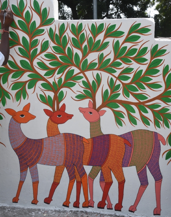 Pithora art gives a touch of tribal culture to the buildings of Ekta Nagar