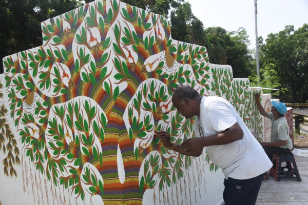 Pithora art gives a touch of tribal culture to the buildings of Ekta Nagar