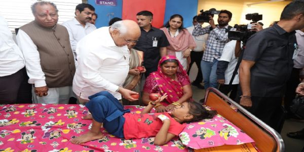કેન્દ્રીય ગૃહ મંત્રી અમિત શાહના જન્મદિને સોલા સિવિલ ખાતે મુખ્યમંત્રી વિવિધ સેવા કાર્યોમાં સહભાગી બન્યા