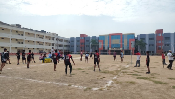 ખેલ મહાકુંભ–2026  અંતર્ગત  પોરબંદરમાં  મહાનગરપાલિકા   કક્ષાની  વોલીબોલ  સ્પર્ધા  યોજાઈ.