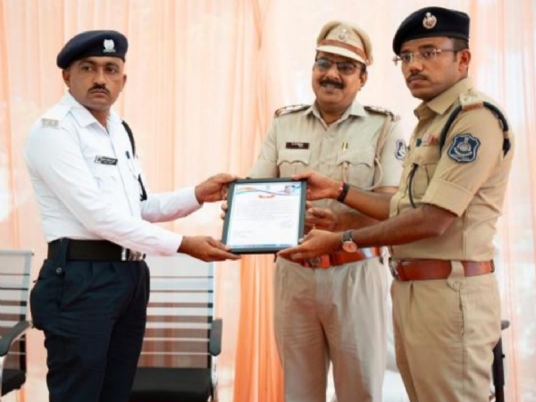 ટ્રાફિક જવાનોનું સન્માન કરવામાં આવ્યું