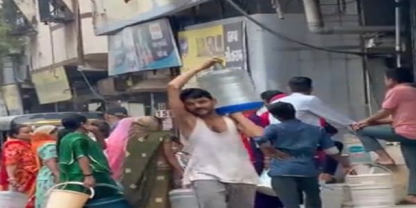 સુરતમાં પાણીકાપની અસર યથાવત્: સિવિલ હોસ્પિટલથી રહેણાંક વિસ્તારો સુધી પાણી માટે લોકો પરેશાન