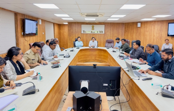 કલેકટર કચેરી એ સમીક્ષા બેઠક યોજાઈ કલેકટર કચેરી એ સમીક્ષા બેઠક યોજાઈ