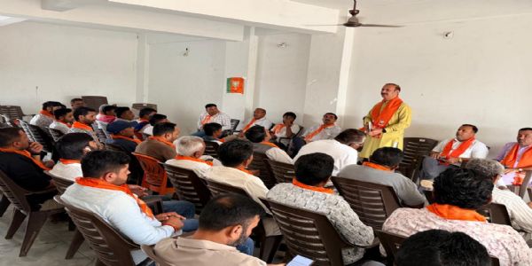 ‘લોકતંત્ર બચાવો, ભીડતંત્ર હટાવો’ પદયાત્રાને લઈને દયાપરમાં લખપત તાલુકા ભાજપની બેઠક યોજાઈ