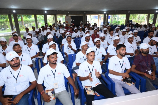 અડાલજ ખાતે કેમ્પનો ભવ્ય પ્રારંભ