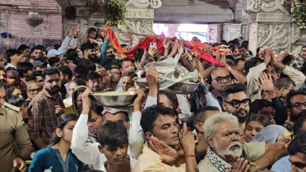 ambaji-ma-shradhhalio-ni-bhid