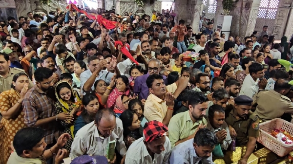 ambaji-ma-shradhhalio-ni-bhid
