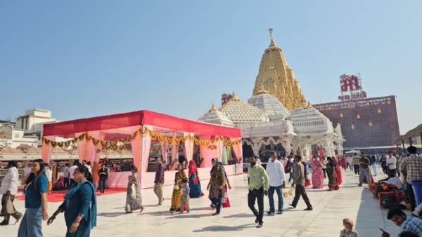 ambaji-ma-shradhhalio-ni-bhid