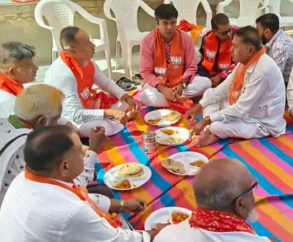 રાધનપુરમાં ભાજપના જિલ્લા લઘુમતી મોરચાની ટિફિન બેઠક યોજાઈ