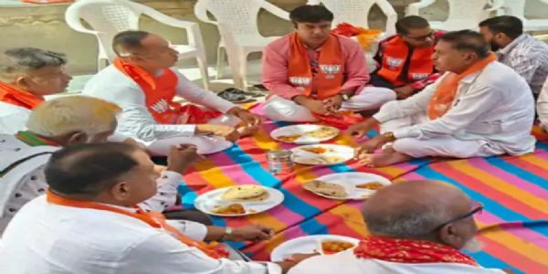 રાધનપુરમાં ભાજપના જિલ્લા લઘુમતી મોરચાની ટિફિન બેઠક યોજાઈ
