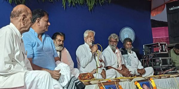 સરિસિયા ગામે સમાધિસ્થ ગુણુબાપુ ગોંડલિયાના ભંડારામાં માનવ મંદિરના ભક્તિબાપુ ઉપસ્થિત રહ્યા, ભાવિકોને પાઠવ્યા આશીર્વાદ