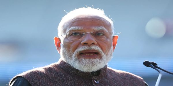વડાપ્રધાન નરેન્દ્ર મોદીએ, વારાણસીમાં અરવિંદ લિમિટેડના વસ્ત્ર નિર્માણ એકમનું ઉદ્ઘાટન કર્યું, મહિલાઓ સાથે સંવાદ કર્યો.