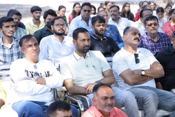 અમરેલીમાં રાજ્યમંત્રી કૌશિકભાઈ વેકરિયાએ યુવા મિત્રો સાથે ‘મન કી બાત’નું કર્યું સામૂહિક શ્રવણ