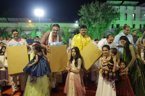 રાસના  રંગે  રંગાયો  પોરબંદર  પોલીસ  પરિવાર.