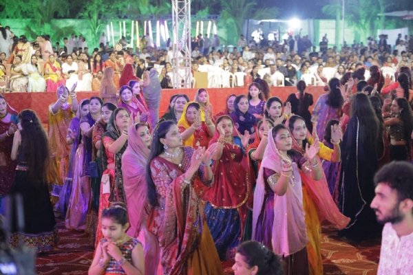 રાસના  રંગે  રંગાયો  પોરબંદર  પોલીસ  પરિવાર.