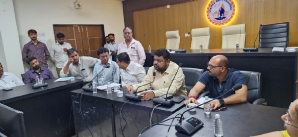 મેયરના  અધ્યક્ષ  સ્થાને  મહાનગરપાલિકાની  જનરલ   બોર્ડની  સામાન્ય  સભા  યોજાઈ.