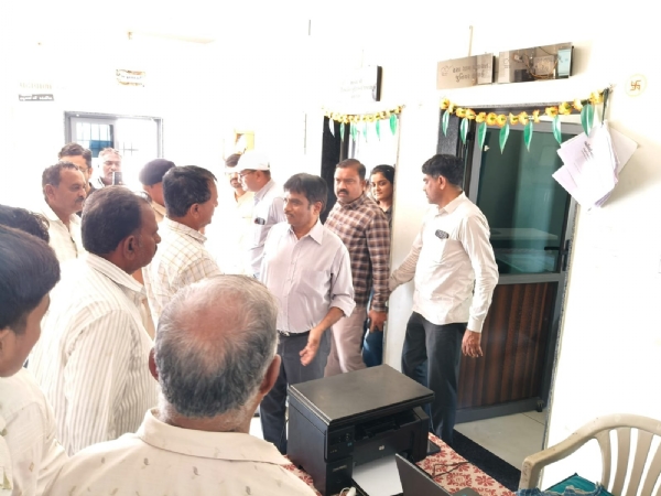 તપાસ કરતા કલેક્ટર તપાસ કરતા કલેક્ટર