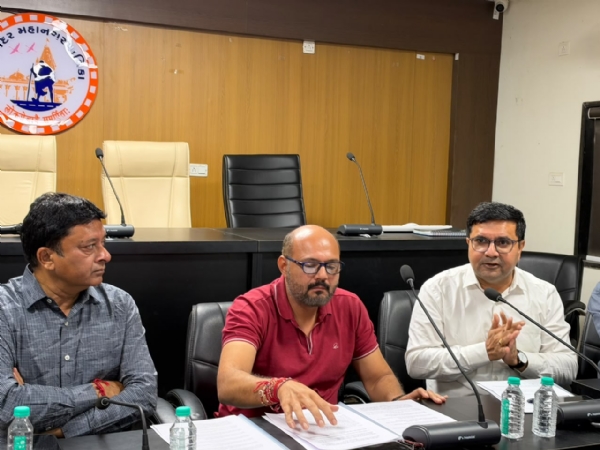 મહાનગરપાલિકાની  વિકાસ  યોજનાને  મંજુરી  મળતા  પ્રેસ  કોન્ફરન્સમાં  માહિતી  અપાઇ.