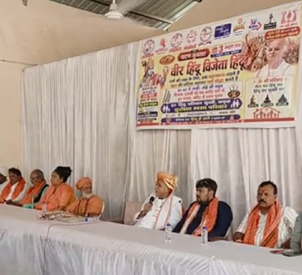 પાટણમાં પ્રવીણ તોગડિયાની હાજરીમાં રાષ્ટ્રીય બજરંગ દળ અને રાષ્ટ્રીય મહિલા પરિષદ  કાર્યકરોની બેઠક યોજાઈ, 1 લાખ હનુમાન ચાલીસા કેન્દ્રો બનાવવાનો સંકલ્પ.
