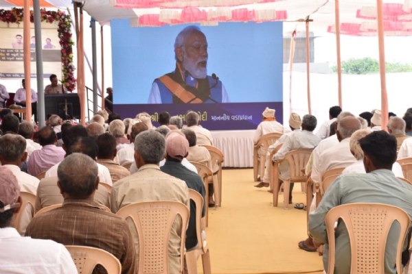 પોરબંદરના  પ્રભારી  મંત્રી કુંવરજી  બાવળિયાના   અધ્યક્ષસ્થાને  રાતિયા  ગામે  જિલ્લા  કક્ષાનો  પીએમ  કિસાન  ઉત્સવ  કાર્યક્રમ  યોજાયો.