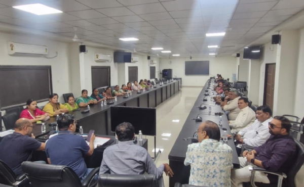 પોરબંદર  મહાનગરપાલિકા  દ્વારા  રાષ્ટ્રીય  એકતા  દિવસની  ઉજવણી  અંતર્ગત  કમિશનર  ટી.સી. તીરથાણીના  અધ્યક્ષ સ્થાને બેઠક  યોજાઈ.