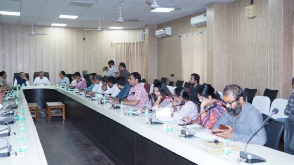 પોરબંદર  જિલ્લામાં  31 ઓક્ટોબરના  રોજ  યોજાનારા  રાષ્ટ્રીય   એકતા  દિવસના  કાર્યક્રમોના  આયોજન  અંગે  સમીક્ષા  બેઠક  યોજાઈ.
