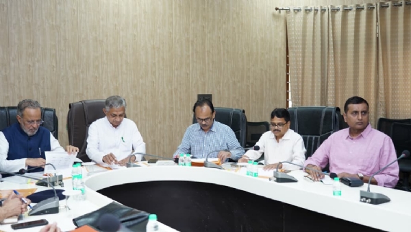 પોરબંદર  જિલ્લામાં  31 ઓક્ટોબરના  રોજ  યોજાનારા  રાષ્ટ્રીય   એકતા  દિવસના  કાર્યક્રમોના  આયોજન  અંગે  સમીક્ષા  બેઠક  યોજાઈ.