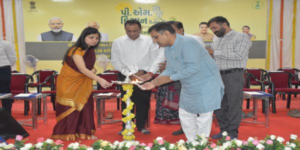 ગીર સોમનાથ જિલ્લામાં પી.એમ. કિસાન ઉત્સવ દિવસની ઉજવણી જિલ્લાકક્ષાનો એક અને તાલુકા કક્ષાએ ૫૬ ખેડૂતલક્ષી કાર્યક્રમ યોજાયાં