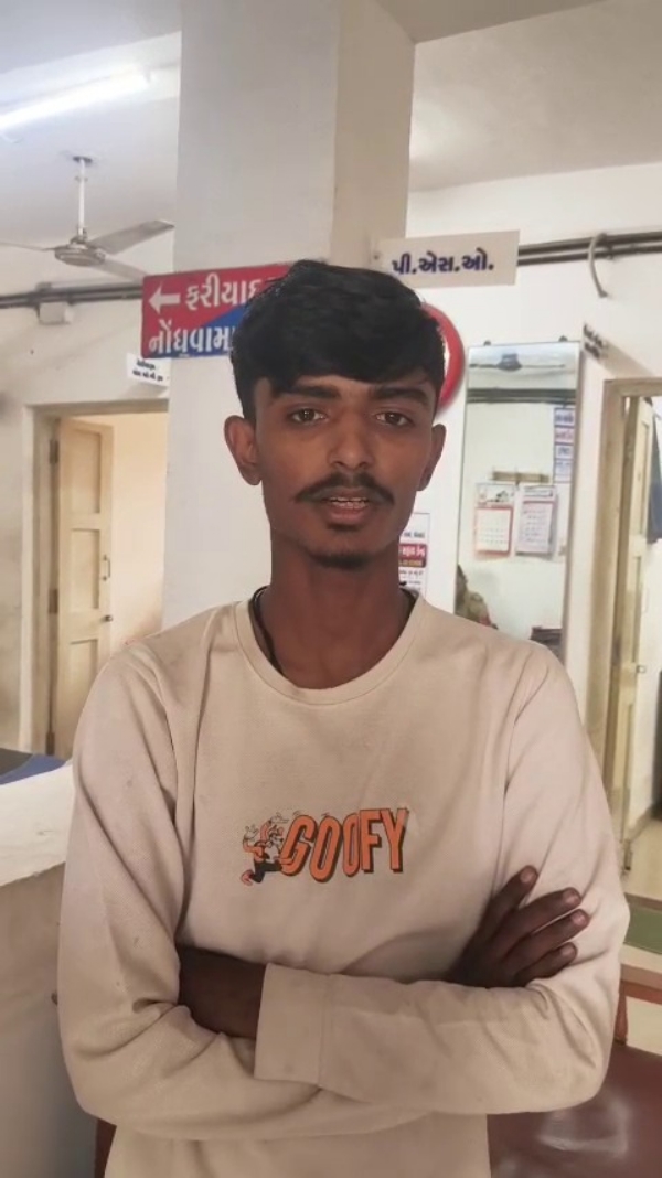 હાઈવે  પર  બાઈક  સ્ટંટ  કરનારા બે ઈસમો  સામે  કાર્યવાહી.