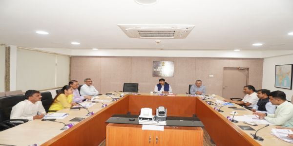 જનગણના-વસ્તી ગણતરી 2027ના બીજા તબક્કાની સમીક્ષા માટે રાજ્ય-સ્તરીય જનગણના સંકલન સમિતિની ગાંધીનગર ખાતે બેઠક યોજાઈ