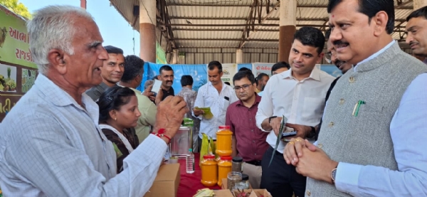 રાજકોટ સબ માર્કેટ યાર્ડ ખાતે પ્રાકૃતિક કૃષિ ખેત પેદાશ વેચાણ કેન્દ્ર ખુલ્લું મૂકાયું
